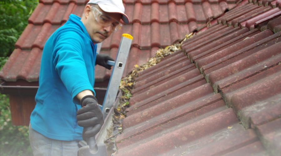 Commercial Gutter Sizes and Cleaning: A Complete Guide