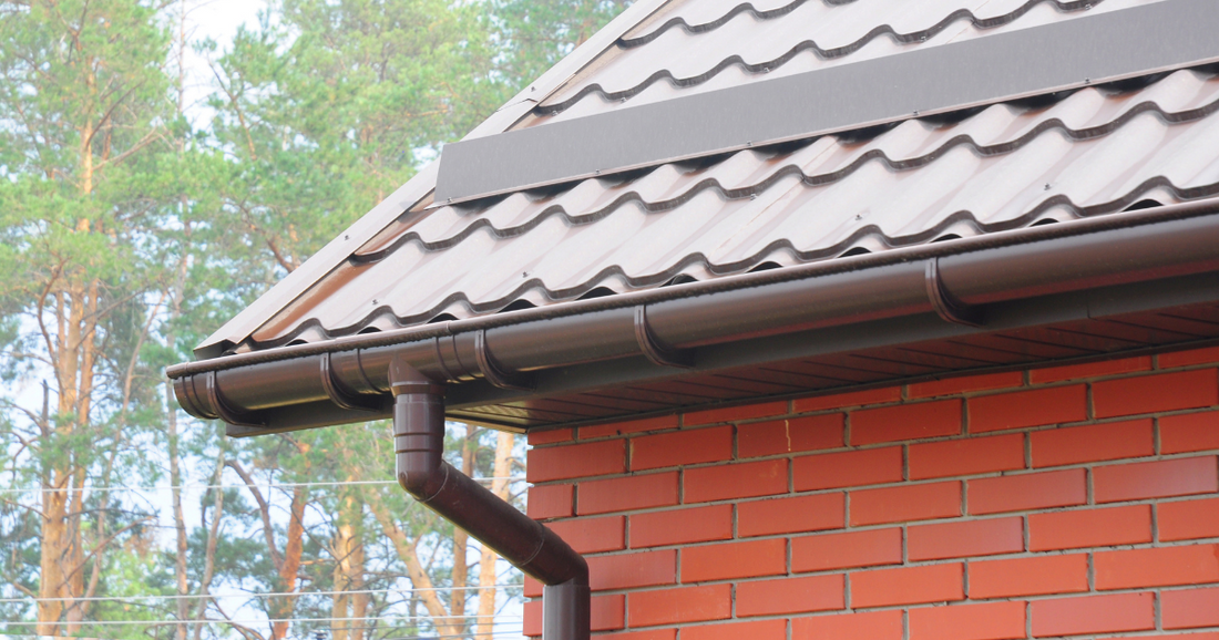 Flowing Freely: Practical Steps on How to Unclog Gutters Effectively